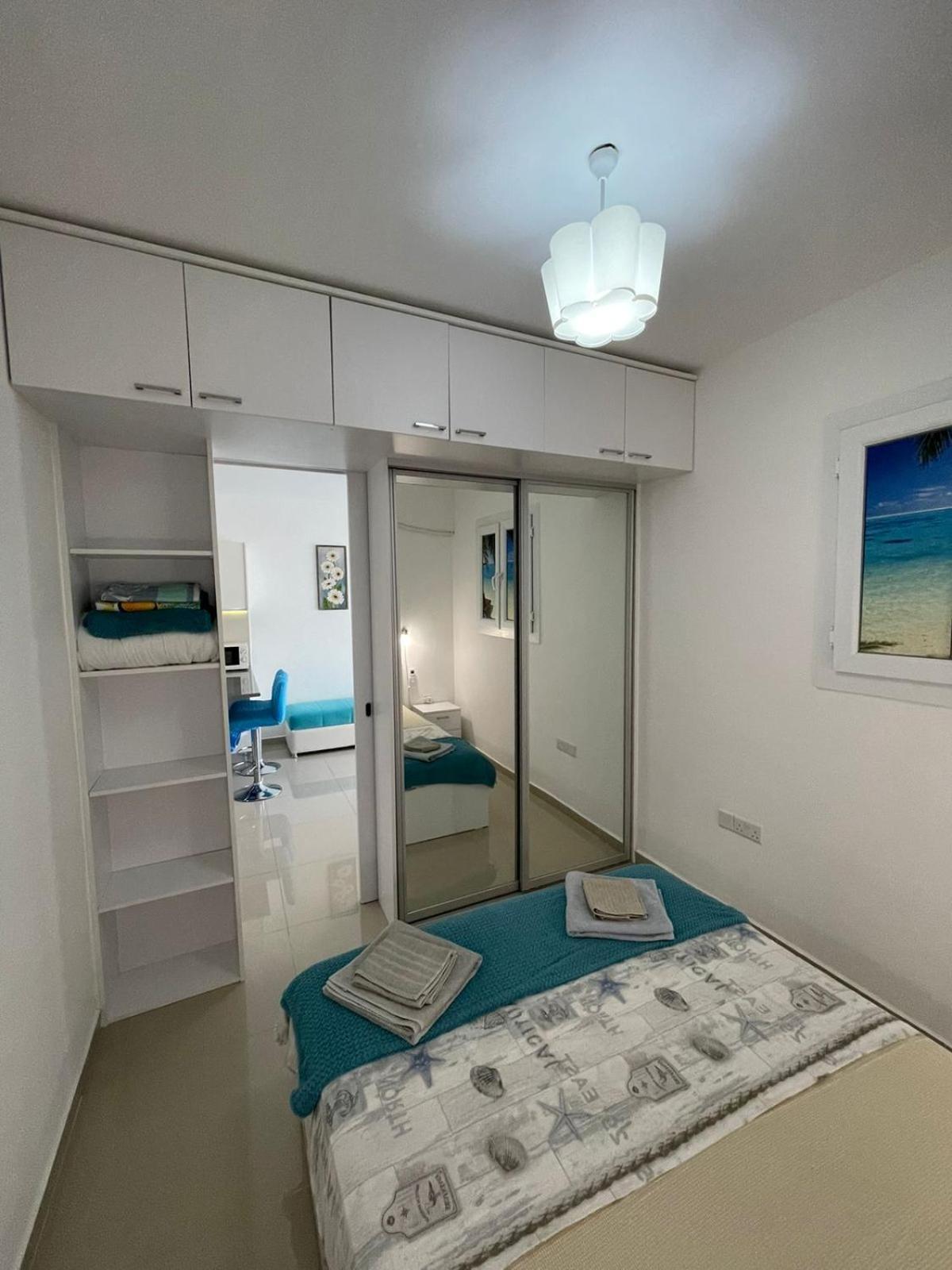 Blue Apartment In 5* Ceasar Resort Trikomo エクステリア 写真