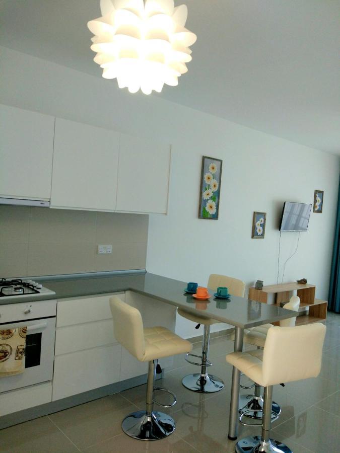 Blue Apartment In 5* Ceasar Resort Trikomo エクステリア 写真