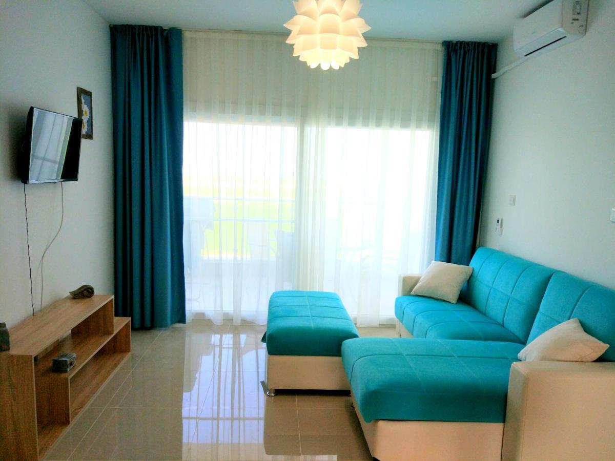 Blue Apartment In 5* Ceasar Resort Trikomo エクステリア 写真