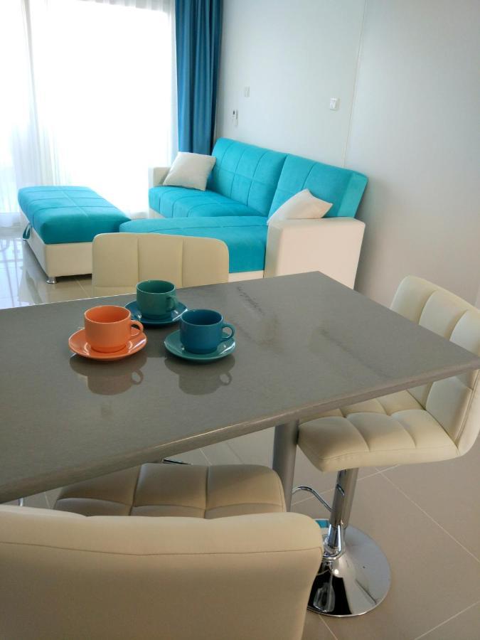 Blue Apartment In 5* Ceasar Resort Trikomo エクステリア 写真