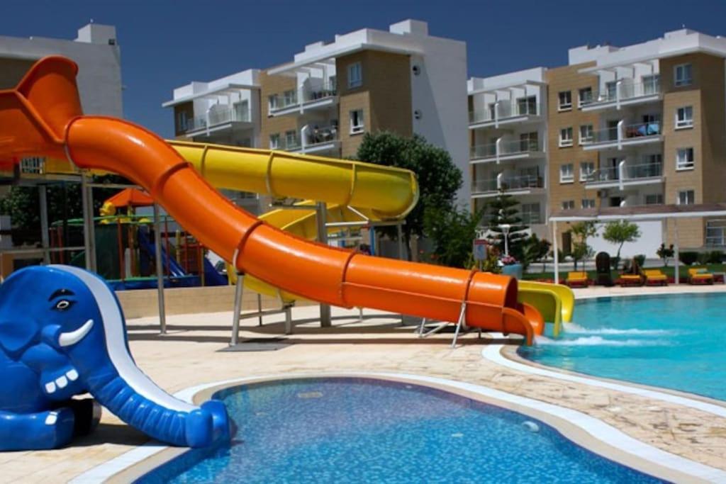Blue Apartment In 5* Ceasar Resort Trikomo エクステリア 写真